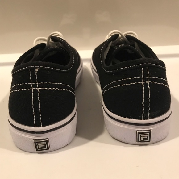Fila Black Canvas Sneakers. Size: 7 - Picture 5 of 7